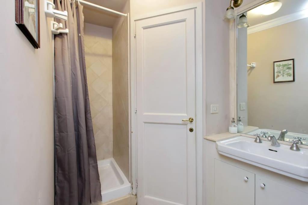 Navona Elegant Two Bedroom Apartment Рим Экстерьер фото