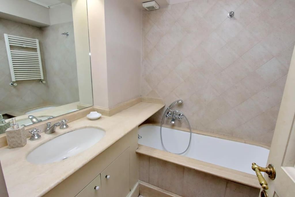 Navona Elegant Two Bedroom Apartment Рим Экстерьер фото