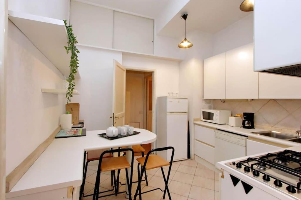 Navona Elegant Two Bedroom Apartment Рим Экстерьер фото